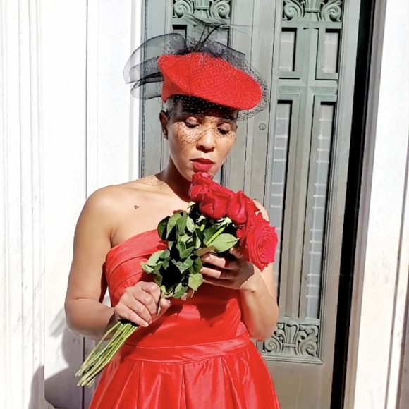 Vintage Feathered Hat - Picture 1 of 9